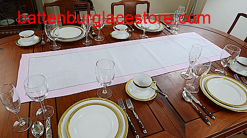 Table runner. White with Pink Lady. 16x72